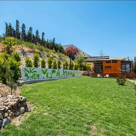 Holiday home Rita Tiny House Surrounded By Nature In